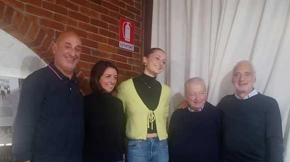 Un momento della cena per i cinquant’anni dei marciatori di Barga alla quale hanno preso parte oltre cento persone con la sindaca Campani in testa Un momento della cena per i cinquant’anni dei marciatori di Barga alla quale hanno preso parte oltre cento persone con la sindaca Campani in testa