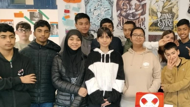 AREZZO Un vento di creatività e profonda sensibilità soffia dall’Istituto Comprensivo IV Novembre di Arezzo, precisamente dal Laboratorio di Lettere della... AREZZO Un vento di creatività e profonda sensibilità soffia dall’Istituto Comprensivo IV Novembre di Arezzo, precisamente dal Laboratorio di Lettere della...