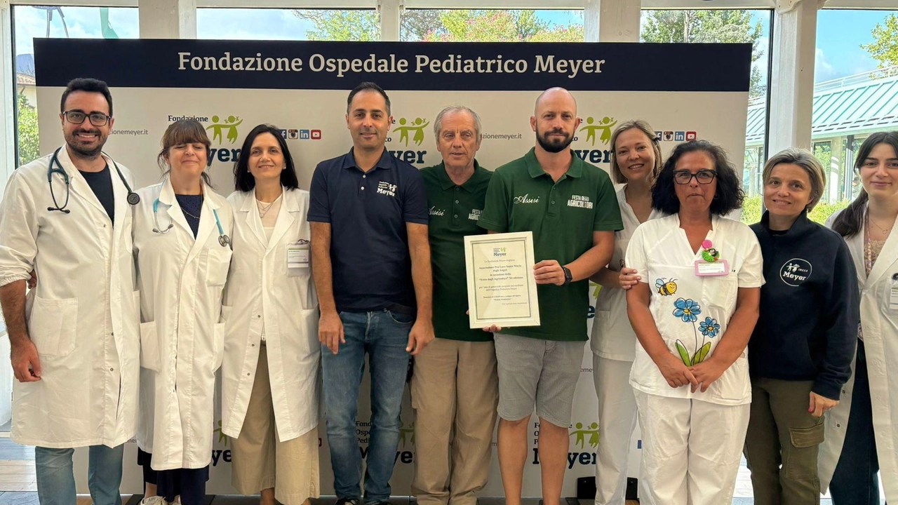 Alessio Castellani, a nome degli organizzatori, ha consegnato i fondi raccolti Alessio Castellani, a nome degli organizzatori, ha consegnato i fondi raccolti