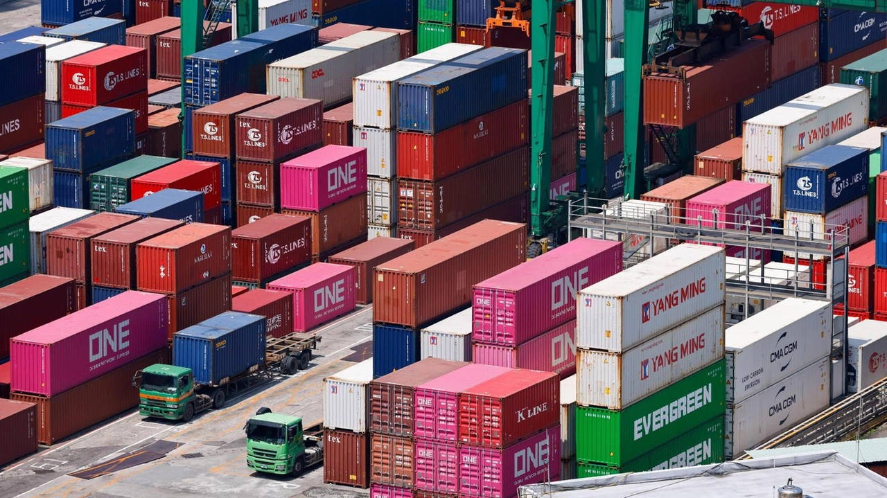 L'export verso l'America crolla del 10%, su l'import del 16%