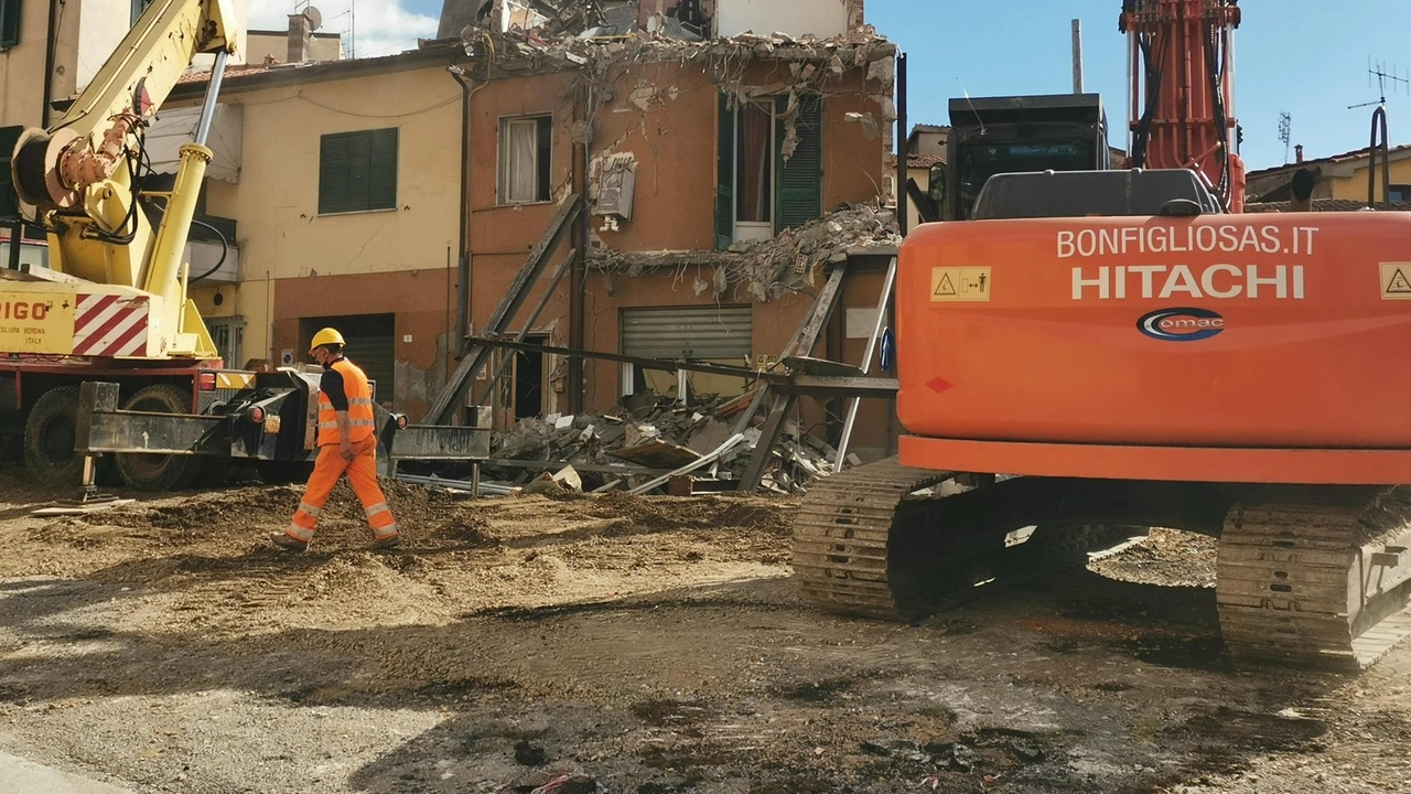 La demolizione della palazzina pericolante avvenuta nel 2021 La demolizione della palazzina pericolante avvenuta nel 2021