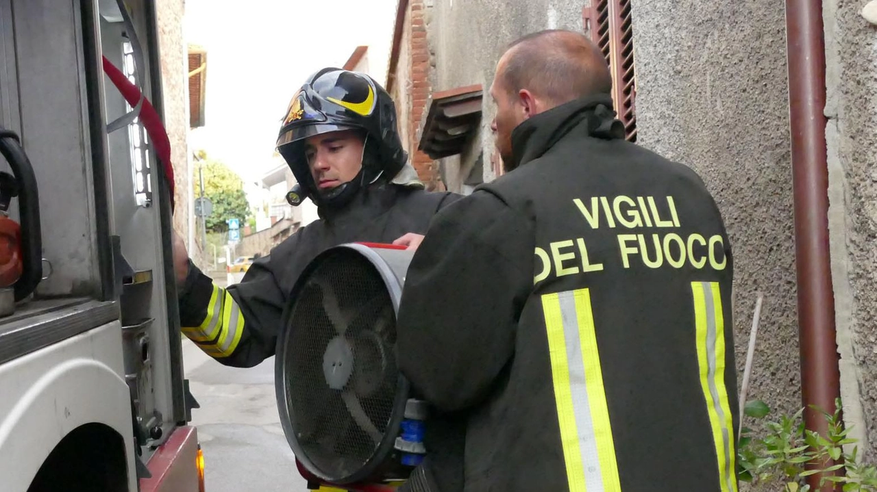 I vigili del fuoco sono intervenuti a Quarata dove è scaturito il rogo I vigili del fuoco sono intervenuti a Quarata dove è scaturito il rogo