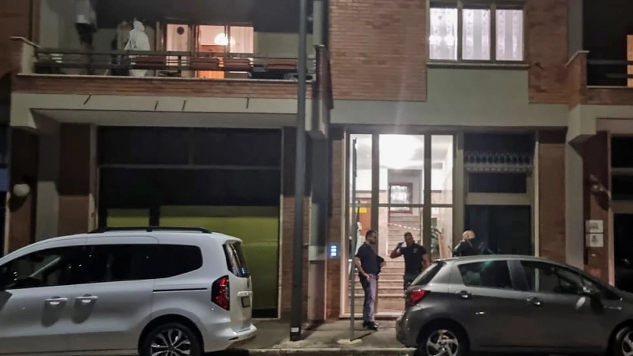 Il dramma si è consumato in un condominio di via Podgora, nella tarda serata di martedì Il dramma si è consumato in un condominio di via Podgora, nella tarda serata di martedì