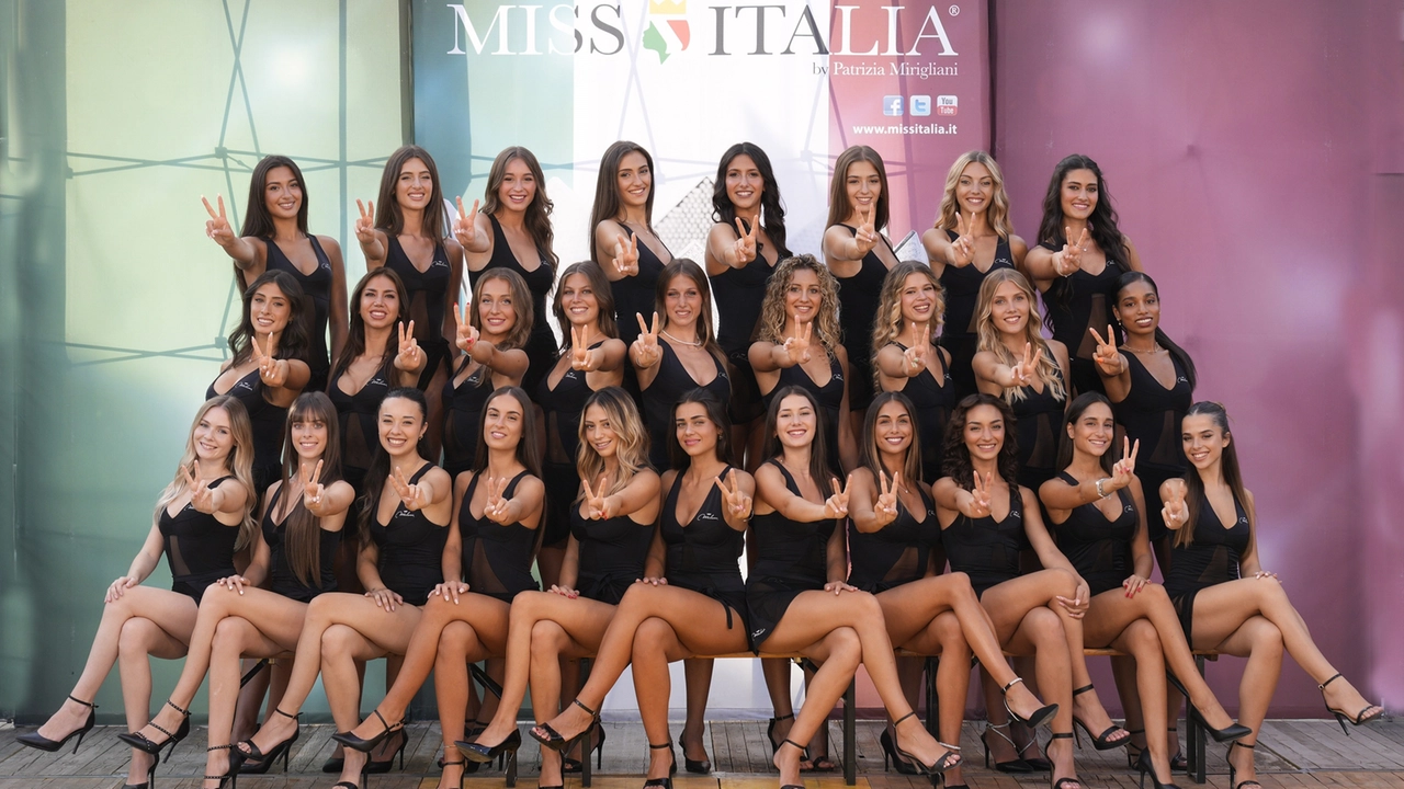Foto di gruppo per le finaliste Foto di gruppo per le finaliste