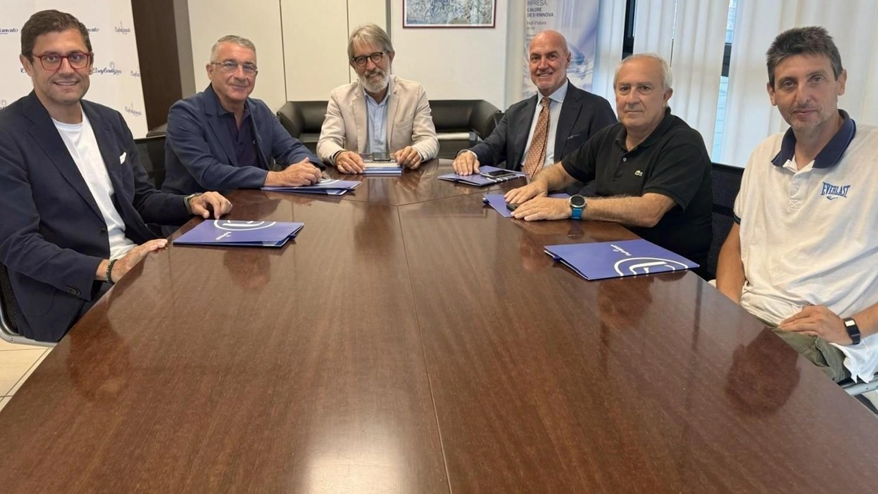 Il questore della Spezia Sebastiano Salvo ha fatto visita alla sede provinciale della Confartigianato in via Fontevivo. Ad accoglierlo il... Il questore della Spezia Sebastiano Salvo ha fatto visita alla sede provinciale della Confartigianato in via Fontevivo. Ad accoglierlo il...