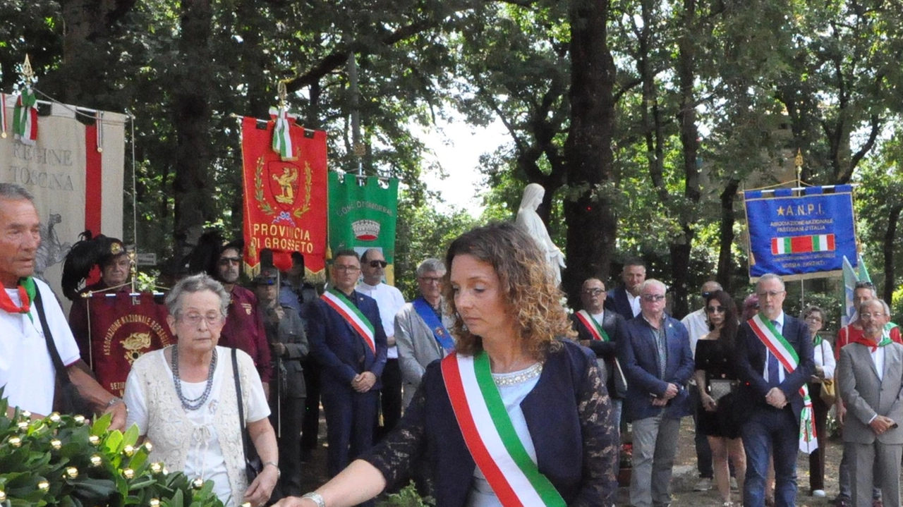 La sindaca Irene Marconi nel giorno del ricordo dell’eccidio di Niccioleta da parte dei nazifascisti La sindaca Irene Marconi nel giorno del ricordo dell’eccidio di Niccioleta da parte dei nazifascisti