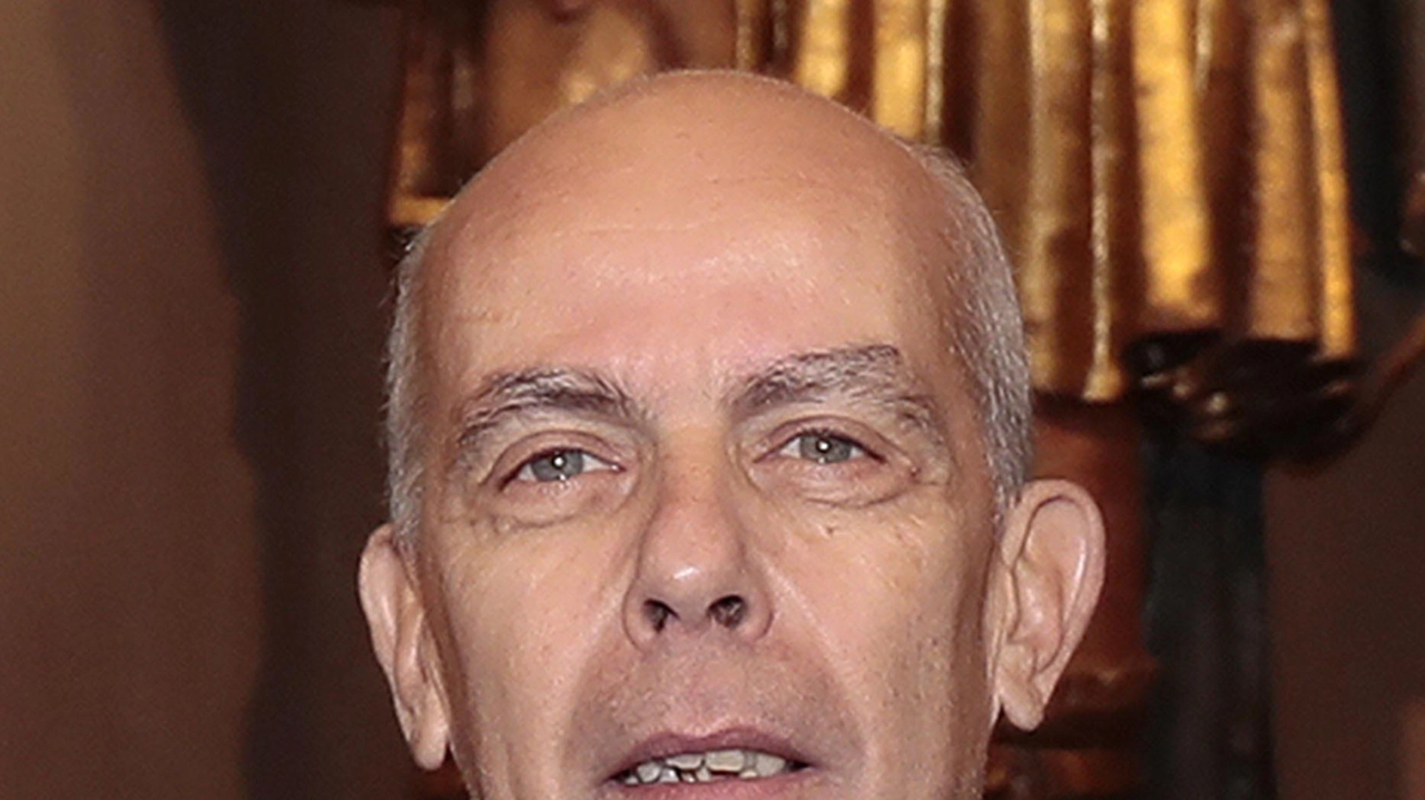 La commissione per il nuovo prorettore del Magistrato delle Contrade a Siena si attiva dopo le dimissioni del priore della Lupa Carlo Piperno per "motivi personali". Entro fine mese si attenderà la decisione. La commissione per il nuovo prorettore del Magistrato delle Contrade a Siena si attiva dopo le dimissioni del priore della Lupa Carlo Piperno per "motivi personali". Entro fine mese si attenderà la decisione.