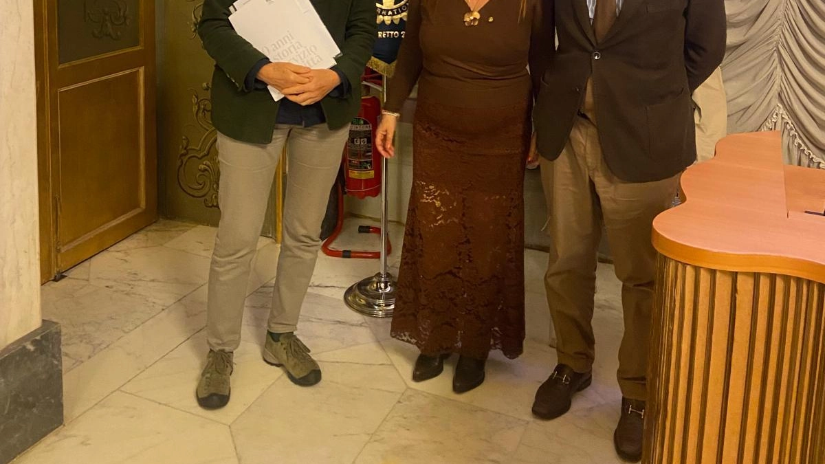Nella suggestiva cornice della sala assemblee di Palazzo Bernardini, si è tenuto un incontro promosso dal Rotary Club Lucca che... Nella suggestiva cornice della sala assemblee di Palazzo Bernardini, si è tenuto un incontro promosso dal Rotary Club Lucca che...