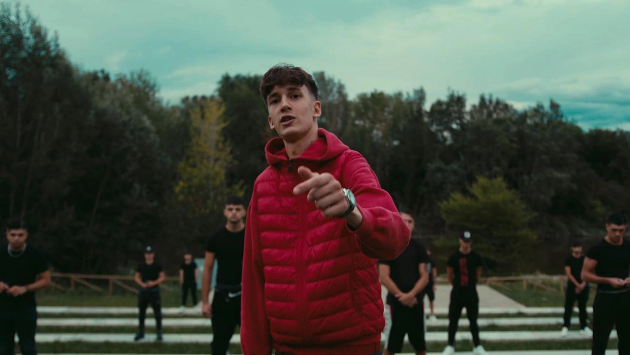 L4vin in un frame del videoclip di "Quanta Rabbia" al parco dell'Argingrosso L4vin in un frame del videoclip di "Quanta Rabbia" al parco dell'Argingrosso