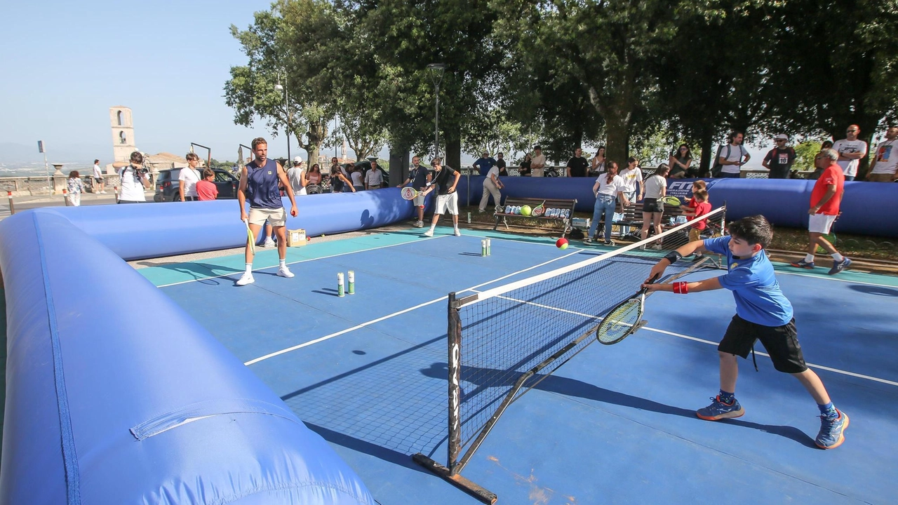 Il tennis italiano con i successi degli azzurri sta vivendo un momento d’oro e molti giovani si stanno avvicinando allo... Il tennis italiano con i successi degli azzurri sta vivendo un momento d’oro e molti giovani si stanno avvicinando allo...