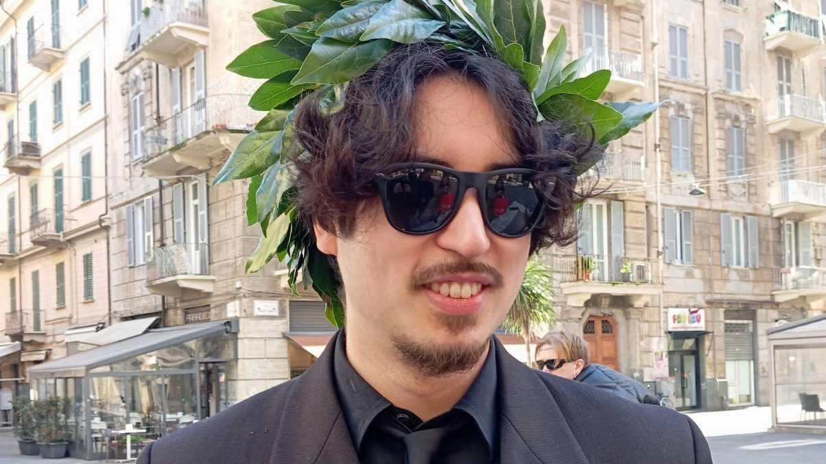 Festeggia il conseguimento del diploma accademico di II Livello in chitarra classica al conservatorio ’Puccini’ di Spezia (con il massimo... Festeggia il conseguimento del diploma accademico di II Livello in chitarra classica al conservatorio ’Puccini’ di Spezia (con il massimo...