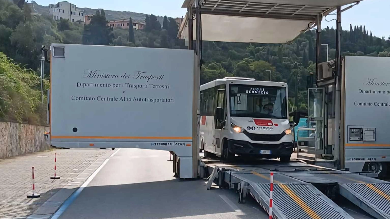 I recenti controlli e collaudi della Motorizzazione civile sui mezzi Trotta che gestiscono in subappalto il servizio a Lerici I recenti controlli e collaudi della Motorizzazione civile sui mezzi Trotta che gestiscono in subappalto il servizio a Lerici