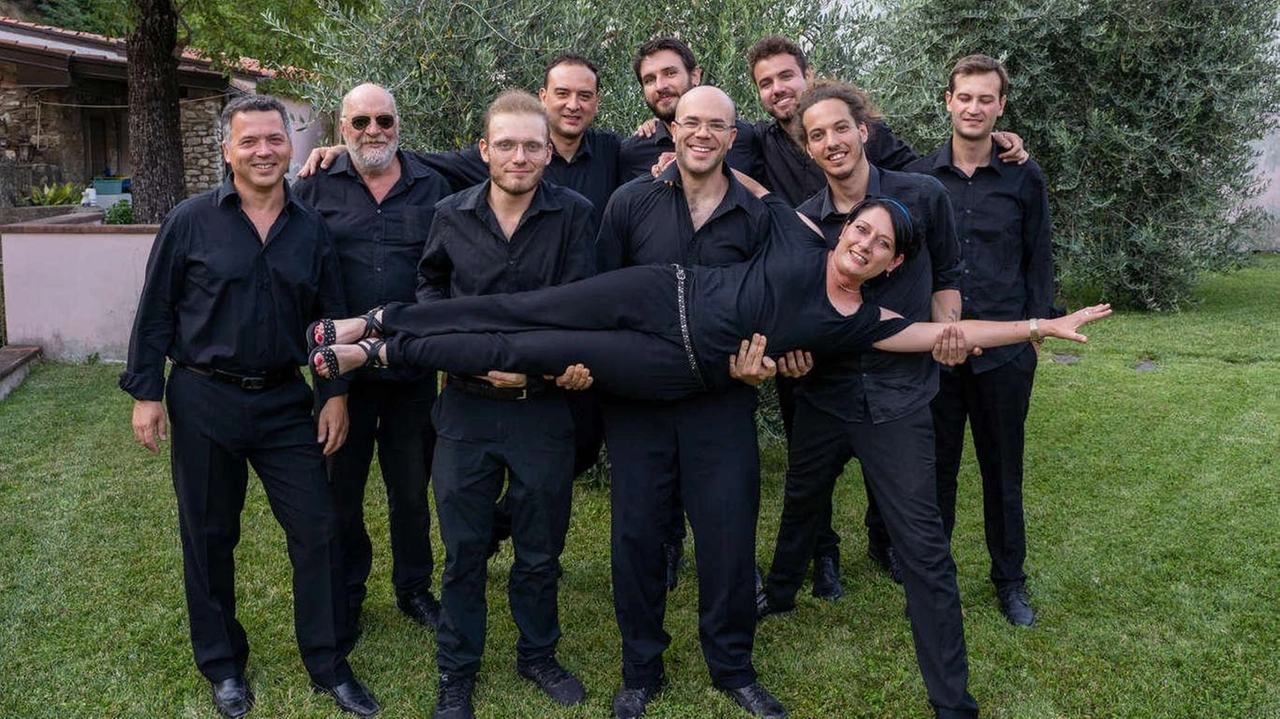 Con l’orchestra OsmammGold un’occasione per rivivere le sonorità raffinate e travolgenti che hanno fatto la storia del jazz e dello swing Con l’orchestra OsmammGold un’occasione per rivivere le sonorità raffinate e travolgenti che hanno fatto la storia del jazz e dello swing