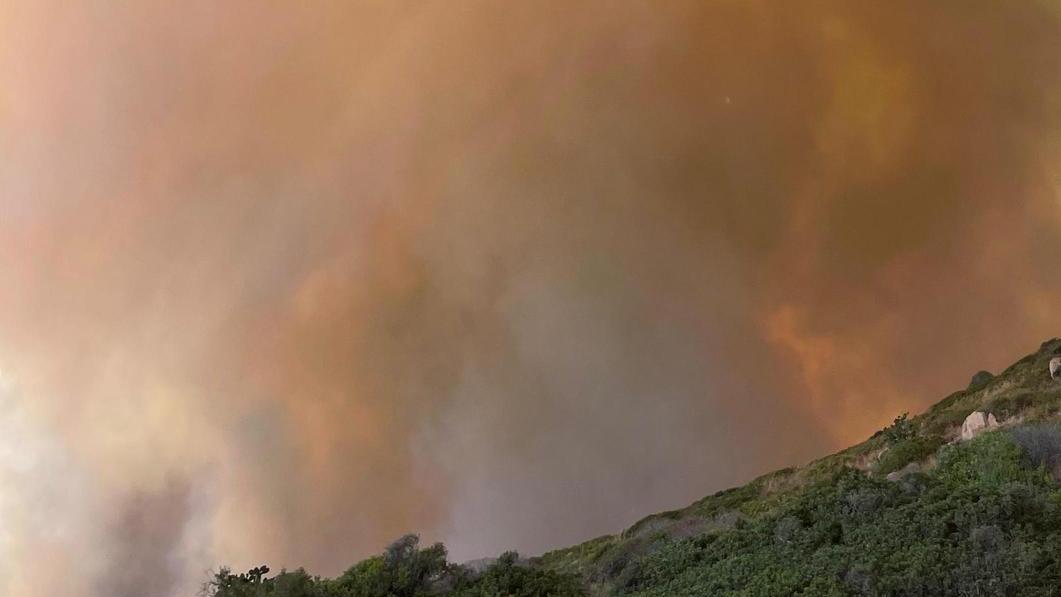 La vacanza diventa un incubo: "Così sono scappato dall’incendio" La vacanza diventa un incubo: "Così sono scappato dall’incendio"