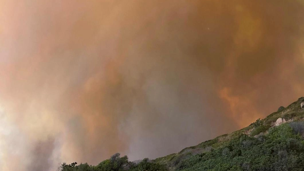 La foto dell’incendio scattata da Francesco Rosati prima della fuga La foto dell’incendio scattata da Francesco Rosati prima della fuga
