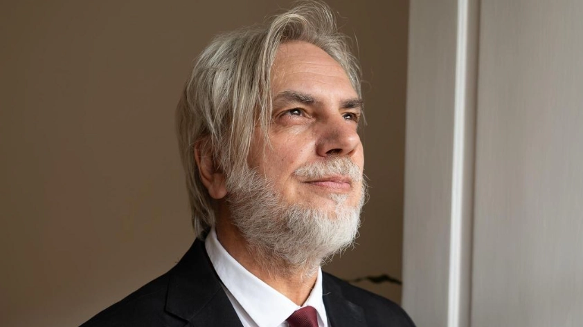 Paolo Benvegnù, 59 anni, chitarrista molto conosciuto, era stato fra i fondatori della band degli Scisma. Viveva da molti anni a Perugia e aveva uno studio di registrazione a Magione Paolo Benvegnù, 59 anni, chitarrista molto conosciuto, era stato fra i fondatori della band degli Scisma. Viveva da molti anni a Perugia e aveva uno studio di registrazione a Magione