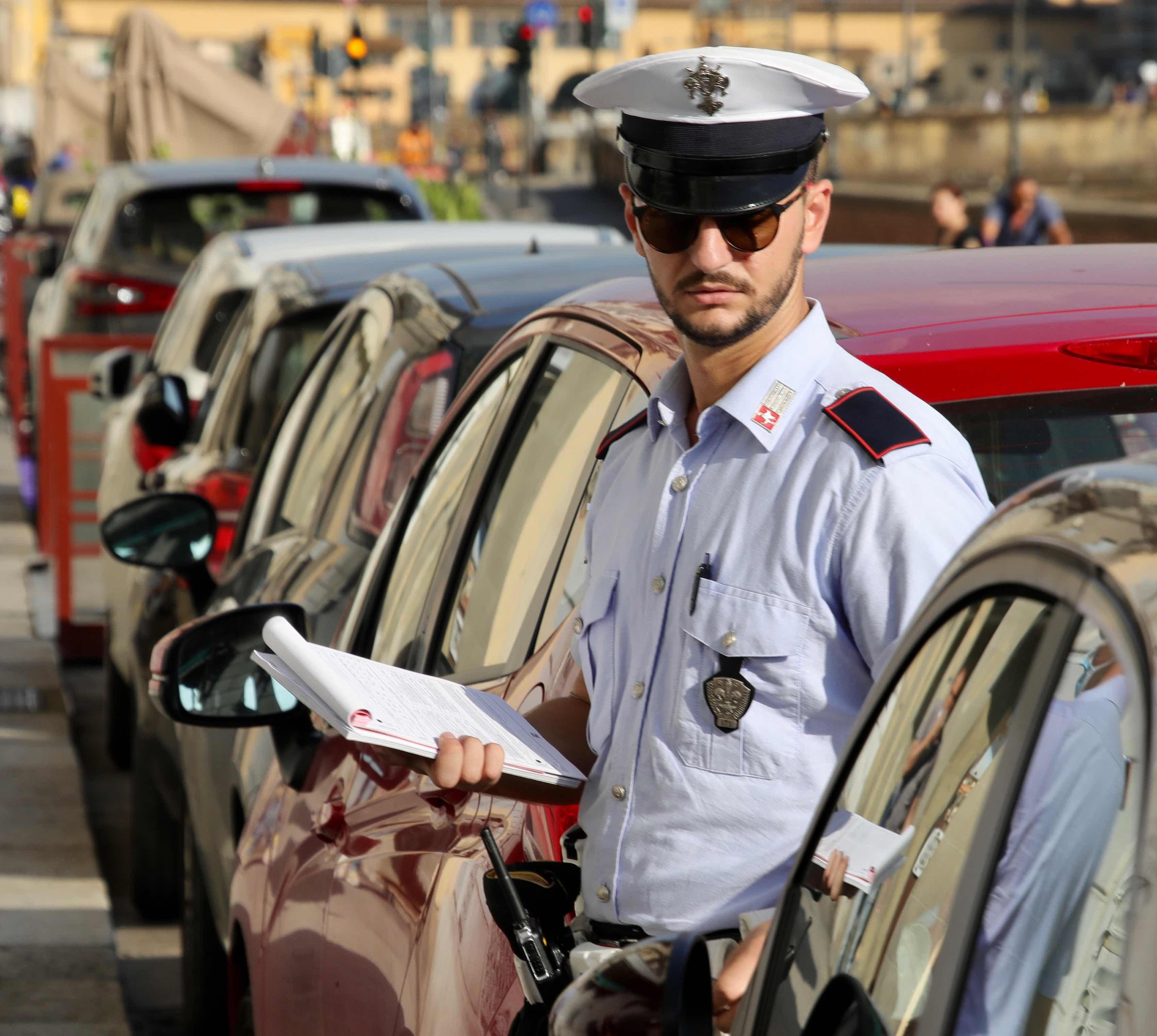 Firenze, sosta gratuita nella Zcs, registrato il 75% di auto. Mancano 45mila targhe, ritardatari a rischio multa Firenze, sosta gratuita nella Zcs, registrato il 75% di auto. Mancano 45mila targhe, ritardatari a rischio multa