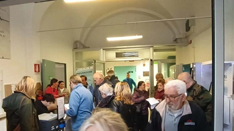 Un guasto al programma ha rallentato le operazioni dello sportello, l’Azienda sanitaria si scusa con i cittadini per il disagio e assicura che entro oggi avranno tutti il nuovo medico . Un guasto al programma ha rallentato le operazioni dello sportello, l’Azienda sanitaria si scusa con i cittadini per il disagio e assicura che entro oggi avranno tutti il nuovo medico .