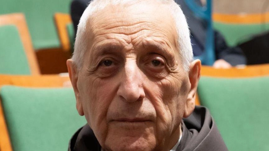Il frate Gianmaria Polidoro premiato con la Medaglia D'Oro "Maison des Artistes" per il suo impegno per la pace e la diffusione dei valori francescani. Cerimonia a Roma all'Università La Sapienza. Il frate Gianmaria Polidoro premiato con la Medaglia D'Oro "Maison des Artistes" per il suo impegno per la pace e la diffusione dei valori francescani. Cerimonia a Roma all'Università La Sapienza.