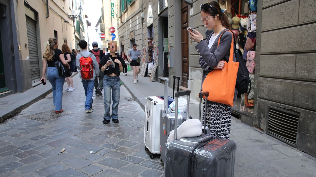 Turisti a Firenze. La convivenza con i bed and breakfast nei palazzi è diventata sempre più difficile Turisti a Firenze. La convivenza con i bed and breakfast nei palazzi è diventata sempre più difficile