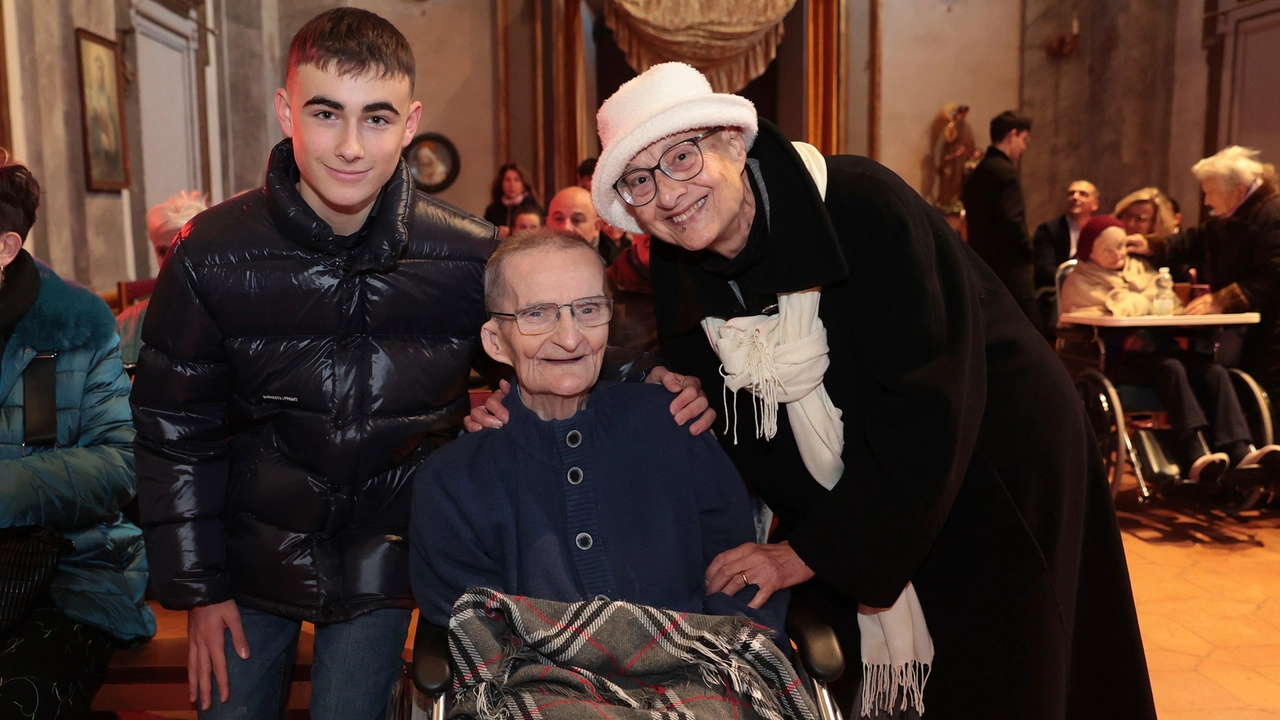 Jacopo Petrini con nonno Fabio subito dopo aver ricevuto la cresima Jacopo Petrini con nonno Fabio subito dopo aver ricevuto la cresima