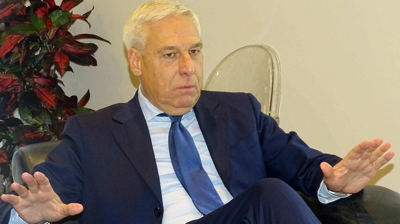 Il sindaco Giorgio Del Ghingaro attacca il Consorzio di bonifica su vari fronti, in particolare per gli interventi alla Fossa dell’Abate e per la parità di genere Il sindaco Giorgio Del Ghingaro attacca il Consorzio di bonifica su vari fronti, in particolare per gli interventi alla Fossa dell’Abate e per la parità di genere
