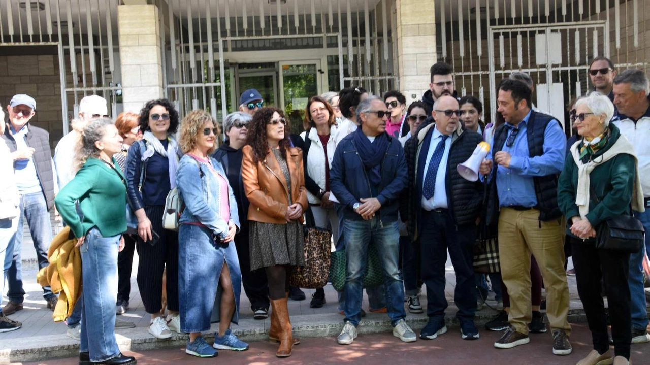 Presidio per la sicurezza: "Telecamere e controlli". Le richieste dei cittadini