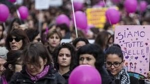 Una manifestazione contro la violenza sulle donne