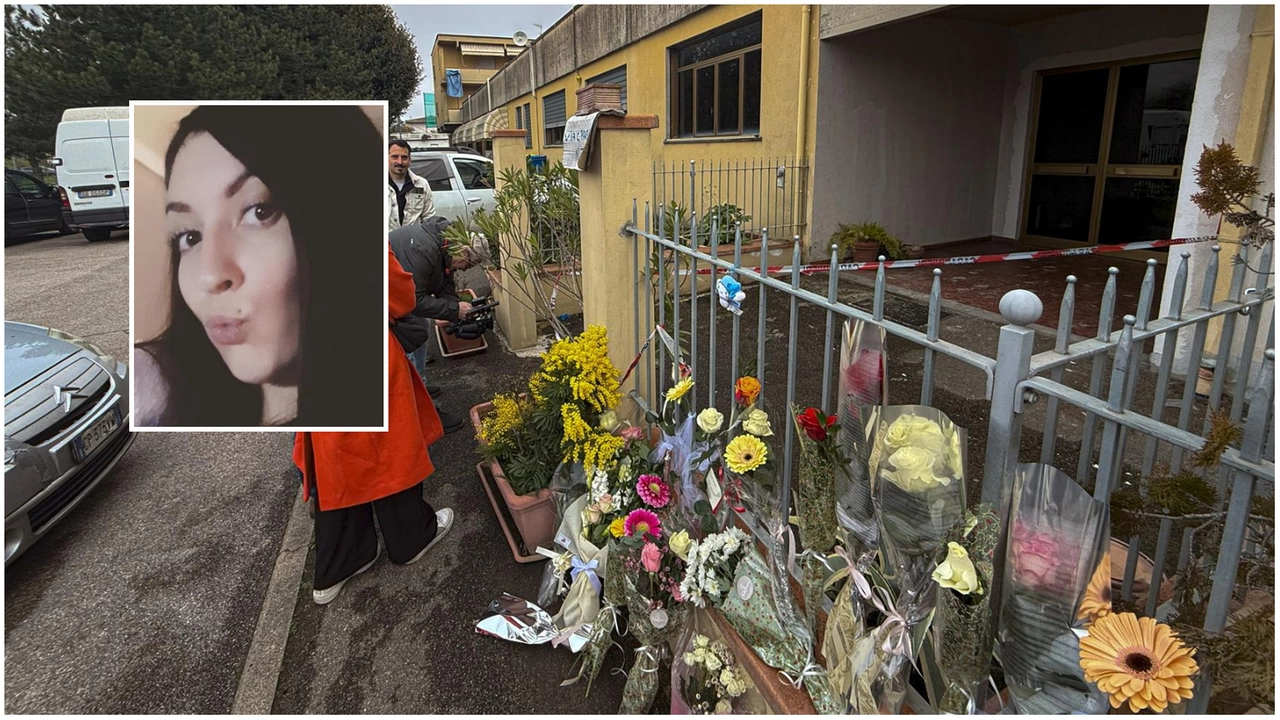 Eleonora Guidi (nel riquadro), uccisa dal compagno. I fiori lasciati davanti casa (Foto Germogli)