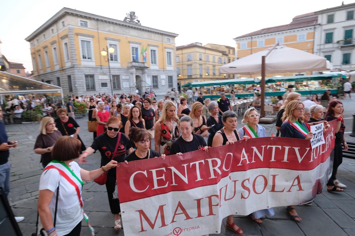 sarzana marcia silenziosa in ricordo di tiziana vinci