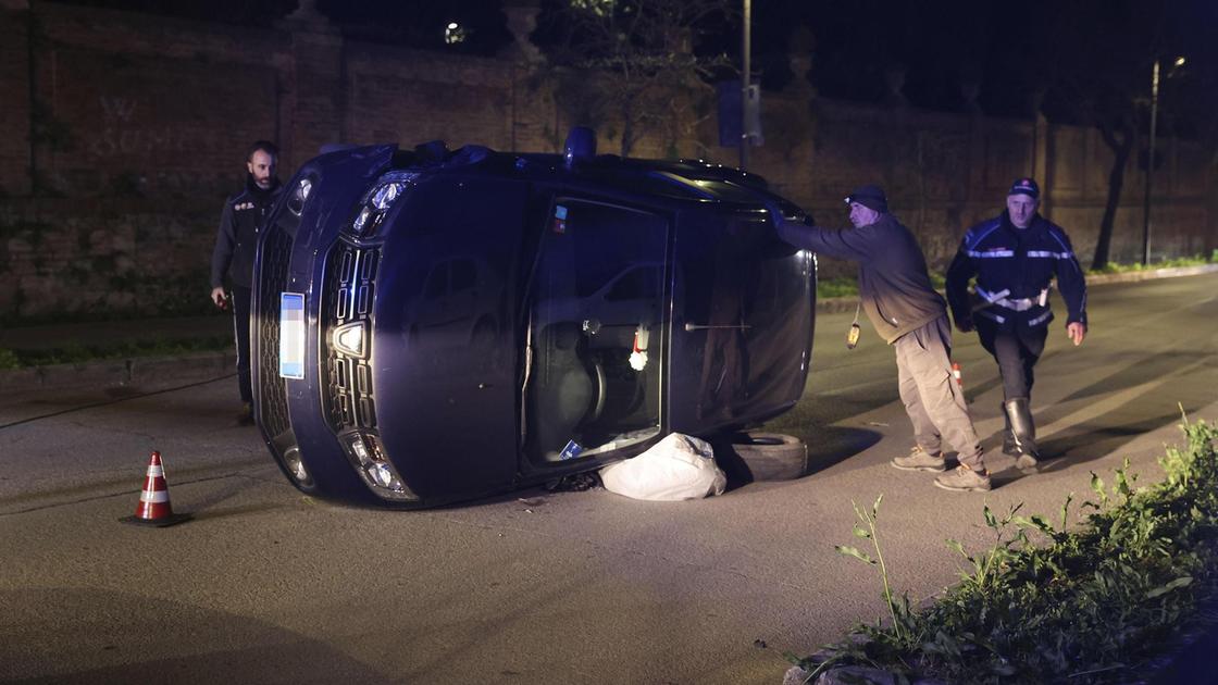 urta auto sosta ribalta