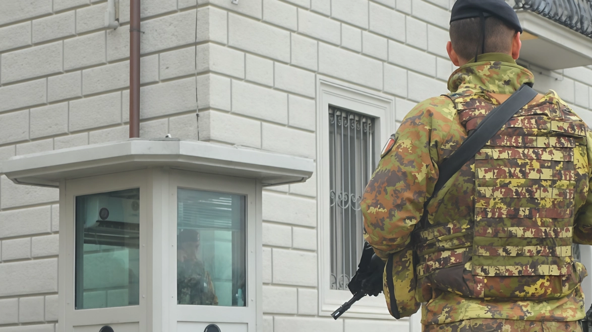 Militare al consolato Usa