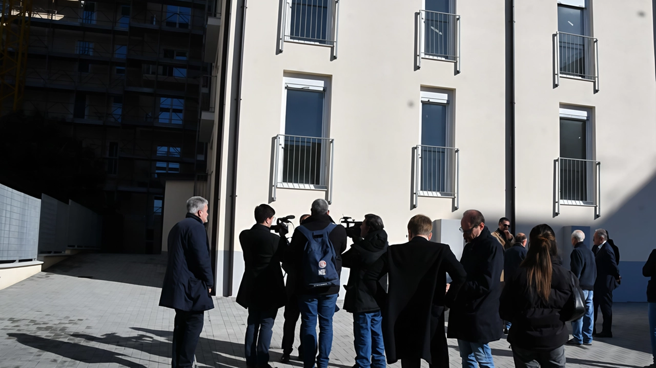Obiettivo del progetto è rendere fruibile il diritto all’iscrizione anagrafica alle persone senza fissa dimora presenti sul territorio apuano Obiettivo del progetto è rendere fruibile il diritto all’iscrizione anagrafica alle persone senza fissa dimora presenti sul territorio apuano