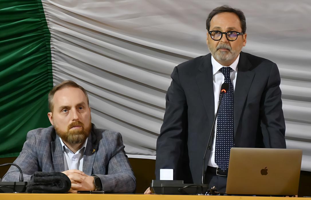 https://www.lanazione.it/image-service/view/acePublic/alias/contentid/ZGVkZTk4NjMtZGMzMi00/0/ok-alla-variante-universal-bench-la-minoranza-scelta-obsoleta.jpeg