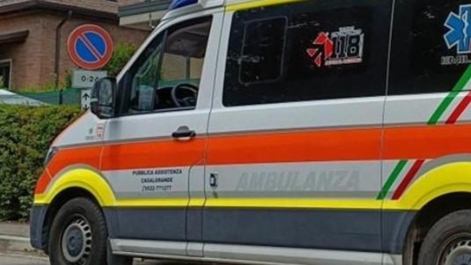 agguato a colpi di pistola sparano da auto a un uomo sul posto di lavoro