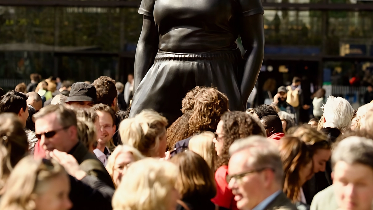 Una delle mega sculture di Thomas J Price che dal 14 marzo sarà istallata in piazza della Signoria, nell’ambito di “Supernovecento“ Una delle mega sculture di Thomas J Price che dal 14 marzo sarà istallata in piazza della Signoria, nell’ambito di “Supernovecento“