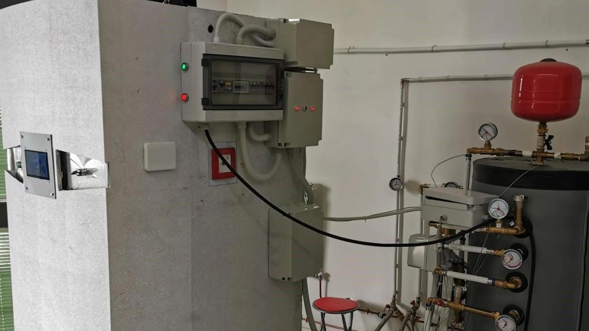 La foto della guardia di finanza del prototipo della caldaia che dovrebbe essere super «green»: denunciato un imprenditore e la compagna La foto della guardia di finanza del prototipo della caldaia che dovrebbe essere super «green»: denunciato un imprenditore e la compagna
