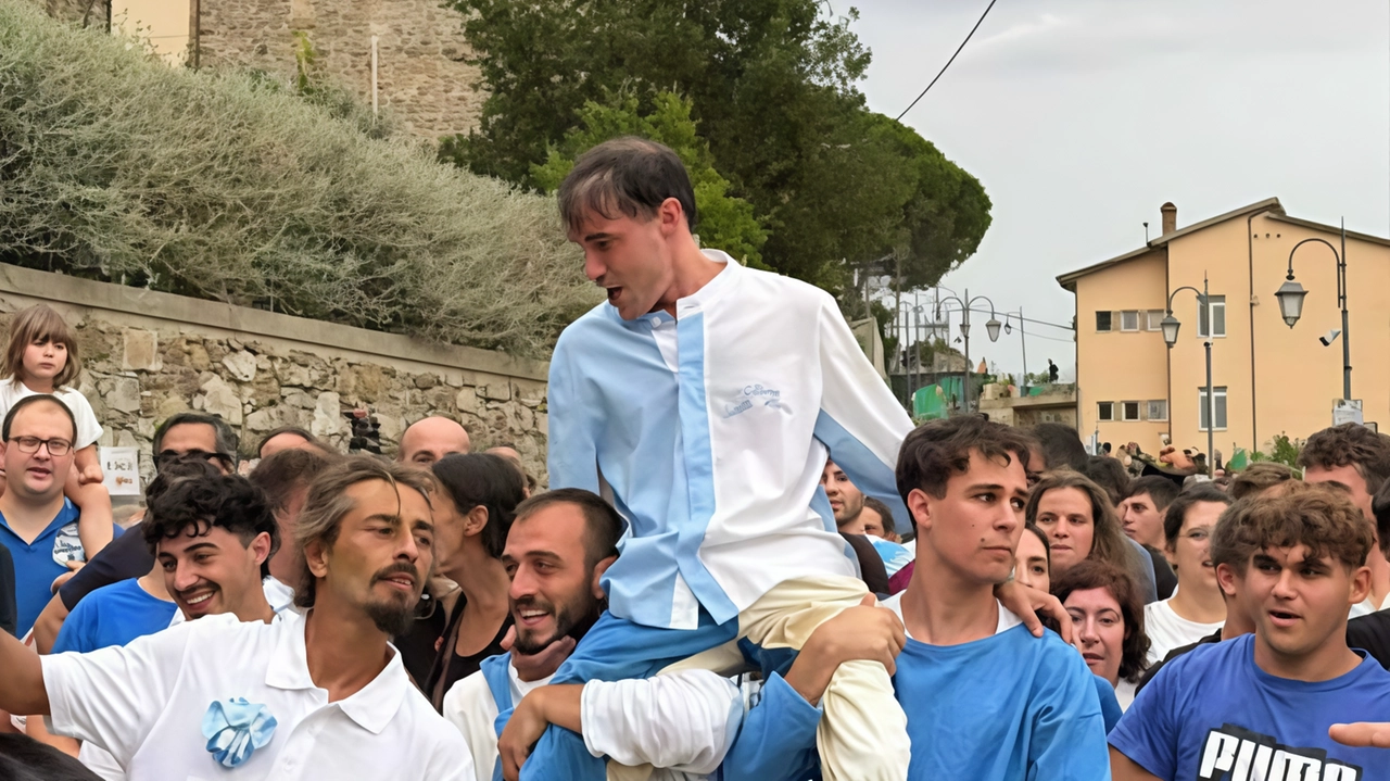 La ciuca Perla della contrada Santa Maria trionfa al Palio dei ciuchi di Campagnatico, battendo Nebbia del Castello e deludente Pieve. Il Centro, favorito, delude arrivando ultimo. Santa Maria domina con capacità organizzativa e tecnica superiori, nonostante partenza difficile. Grande affluenza di pubblico grazie al tempo clemente. La ciuca Perla della contrada Santa Maria trionfa al Palio dei ciuchi di Campagnatico, battendo Nebbia del Castello e deludente Pieve. Il Centro, favorito, delude arrivando ultimo. Santa Maria domina con capacità organizzativa e tecnica superiori, nonostante partenza difficile. Grande affluenza di pubblico grazie al tempo clemente.