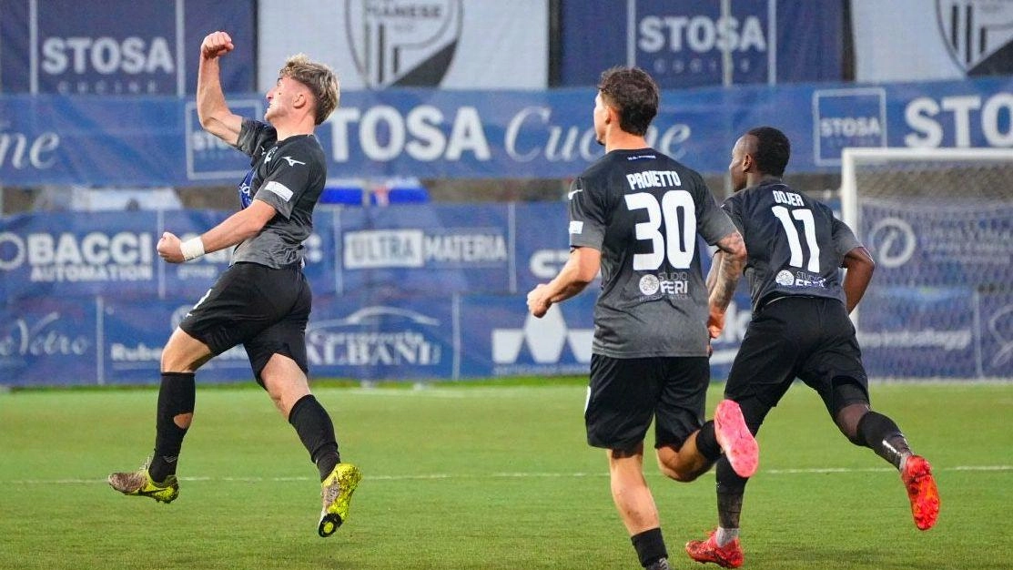 PIANESE 1 ASCOLI 1 PIANESE (3-5-2): Boer; Indragoli, Polidori, Nicoli; Boccadamo, Proietto (27’st Sorrentino), Simeoni, Odjer, Da Pozzo (15’st Colombo); Mastropietro (38’st... PIANESE 1 ASCOLI 1 PIANESE (3-5-2): Boer; Indragoli, Polidori, Nicoli; Boccadamo, Proietto (27’st Sorrentino), Simeoni, Odjer, Da Pozzo (15’st Colombo); Mastropietro (38’st...