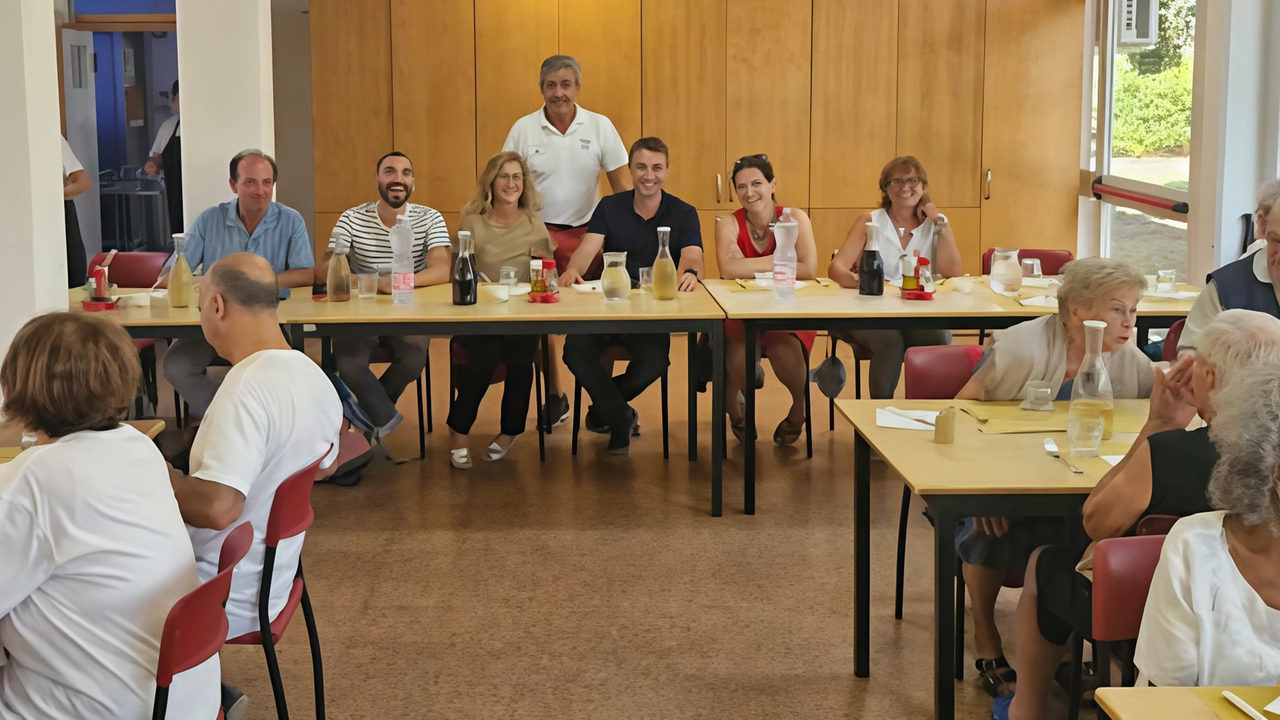 Incontro fra amministratori e anziani alla casa vacanze Le Gorette di Cecina, gestita da Comuni di Sesto, Calenzano e Campi. Offerta estiva accessibile e ricca di socializzazione per gli ospiti anziani. Incontro fra amministratori e anziani alla casa vacanze Le Gorette di Cecina, gestita da Comuni di Sesto, Calenzano e Campi. Offerta estiva accessibile e ricca di socializzazione per gli ospiti anziani.
