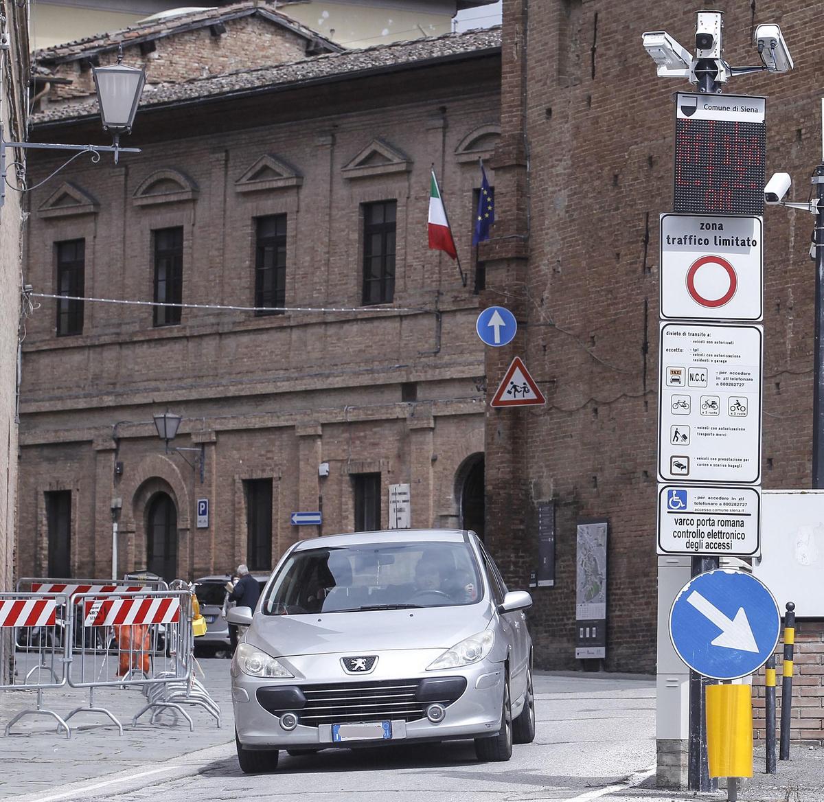 https://www.lanazione.it/image-service/view/acePublic/alias/contentid/ZGY3OTNiZDUtMzU4Yy00/0/ztl-approvato-il-nuovo-disciplinare.jpeg?f=1.91:1&w=1200