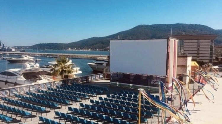 Sulla terrazza del Porto Mirabello torna l'Arena estiva del cinema Nuovo