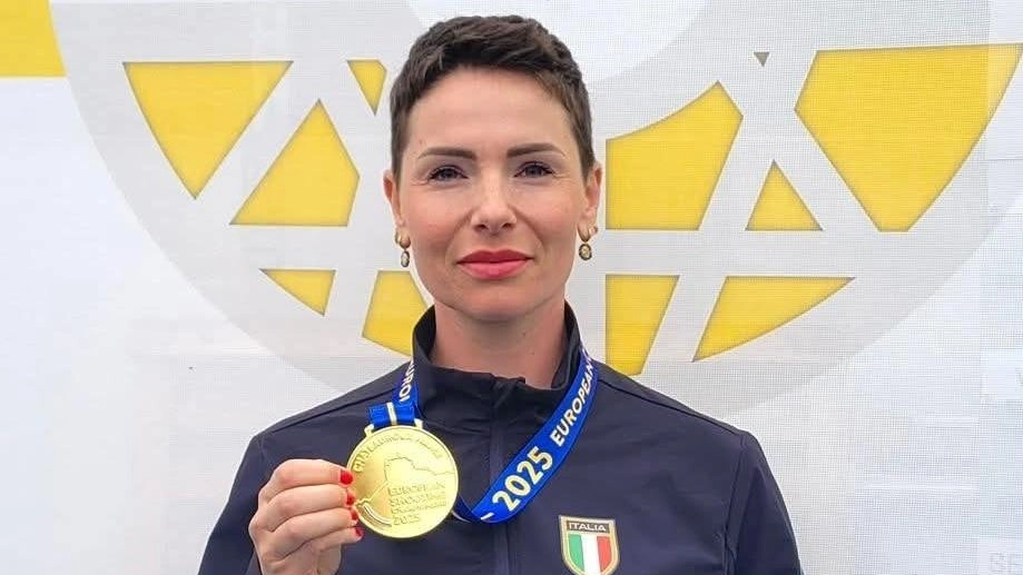 Martina Bartolomei mostra con orgoglio la sua medaglia d’oro appena conquistata Martina Bartolomei mostra con orgoglio la sua medaglia d’oro appena conquistata