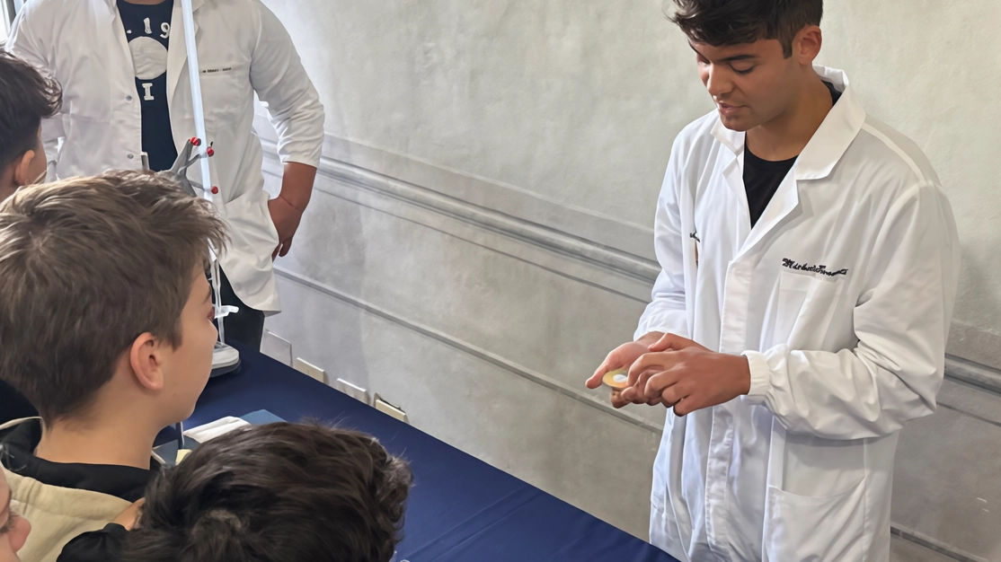 Cortona si prepara a ospitare la terza edizione del Festival della Scienza Cauthamente che si svolgerà dal 10 al 13 ottobre al Centro Convegni Sant’Agostino: in mostra meteoriti e un frammento di Luna Cortona si prepara a ospitare la terza edizione del Festival della Scienza Cauthamente che si svolgerà dal 10 al 13 ottobre al Centro Convegni Sant’Agostino: in mostra meteoriti e un frammento di Luna