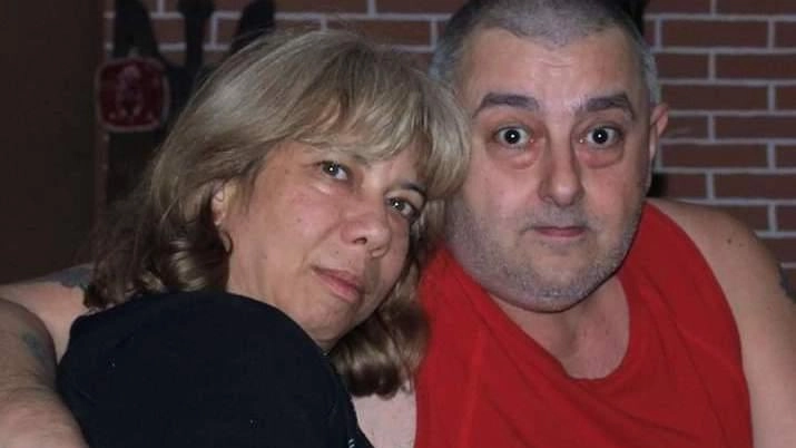La scrittrice Roberta Bencini con l’ex marito Paolo Vaj in una foto ai tempi del loro matrimonio La scrittrice Roberta Bencini con l’ex marito Paolo Vaj in una foto ai tempi del loro matrimonio