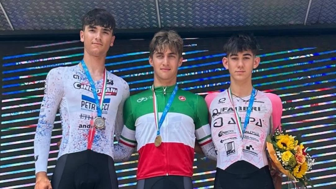 Il podio del Campionato Italiano cronometro allievi. Agnini è il primo da destra Il podio del Campionato Italiano cronometro allievi. Agnini è il primo da destra