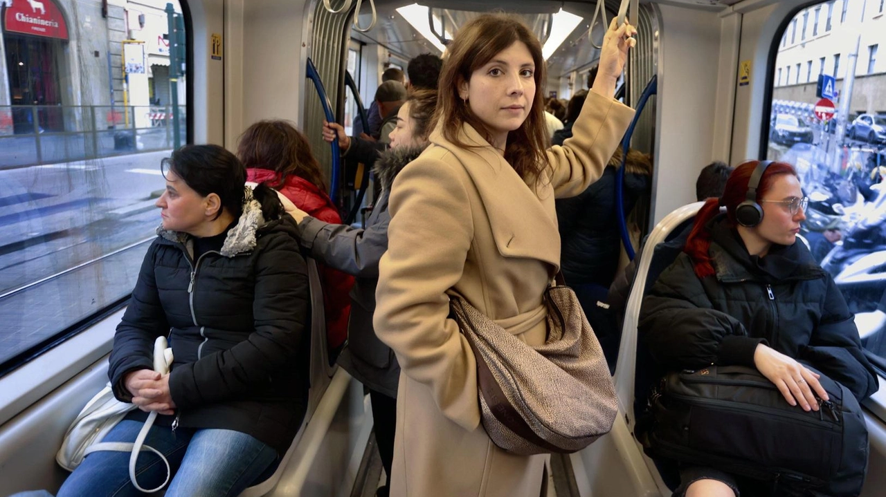 Sulla Vacs perlopiù stranieri e studenti, i fiorentini (per ora) scarseggiano. Viaggi del tram puntuali. Inghippo pomeridiano per un mezzo in via La Marmora. Sulla Vacs perlopiù stranieri e studenti, i fiorentini (per ora) scarseggiano. Viaggi del tram puntuali. Inghippo pomeridiano per un mezzo in via La Marmora.