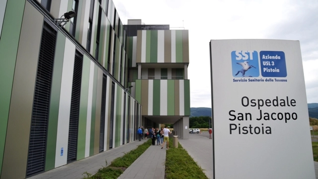 Il giovane è stato portato al San Jacopo e sottoposto a terapia farmacologica Il giovane è stato portato al San Jacopo e sottoposto a terapia farmacologica
