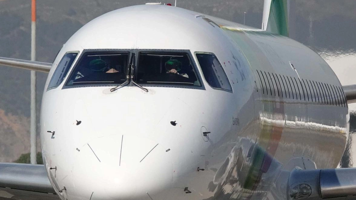Un aereo sulla pista di Peretola Un aereo sulla pista di Peretola