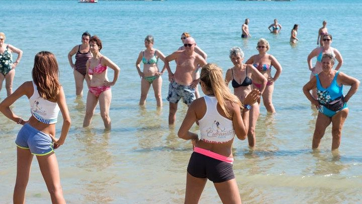 La rete Eures cerca 2mila persone per lavorare in strutture turistiche in Italia e all'estero. Requisiti: maggiorenni, conoscenza lingua straniera, esperienza nel settore preferenziale. Contratto part o full time, benefit inclusi. Selezione in varie città italiane. La rete Eures cerca 2mila persone per lavorare in strutture turistiche in Italia e all'estero. Requisiti: maggiorenni, conoscenza lingua straniera, esperienza nel settore preferenziale. Contratto part o full time, benefit inclusi. Selezione in varie città italiane.